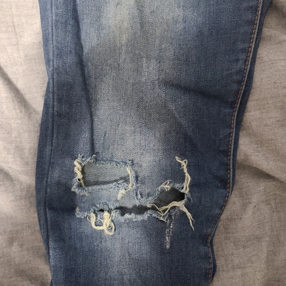 2/25$ 🛍Retro high waisted ripped jeans - Picture 2 of 4